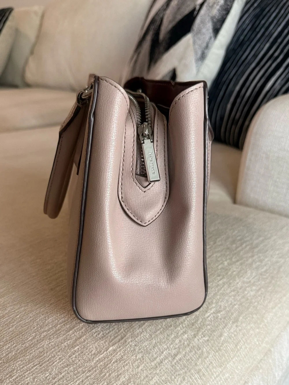Kate Spade New York Tippy Leather Purse in Taupe